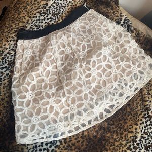 White flower skirt with leather band